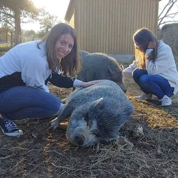 Meet your Posher, Jennifer - Picture 1 of 1